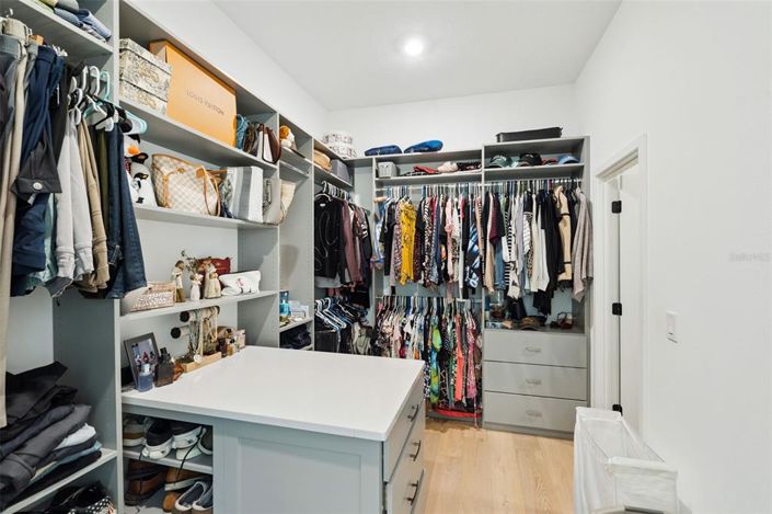 Image No.19-4 Bed House for sale