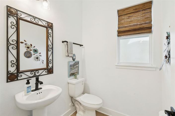 Image No.20-4 Bed House for sale