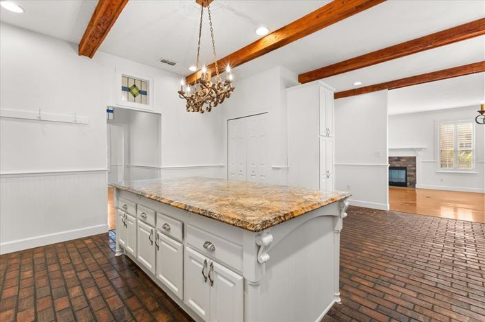 Image No.12-4 Bed House for sale