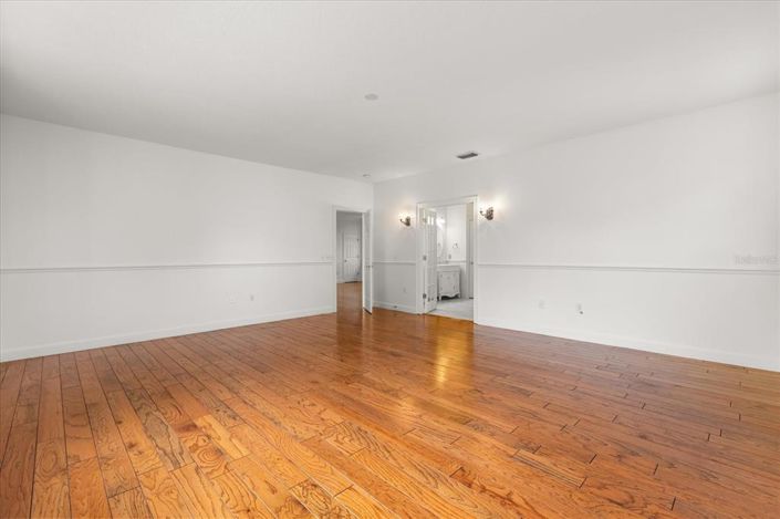 Image No.25-4 Bed House for sale