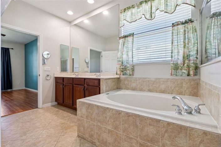 Image No.20-4 Bed House for sale