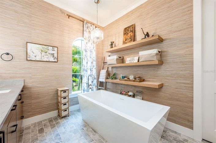 Image No.19-5 Bed House for sale