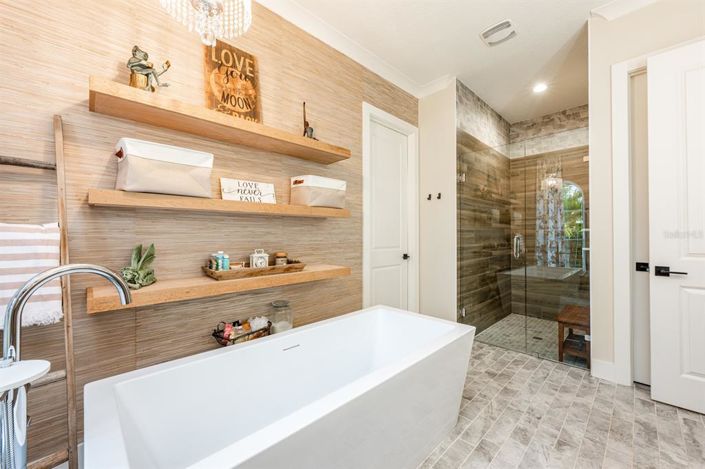 Image No.20-5 Bed House for sale