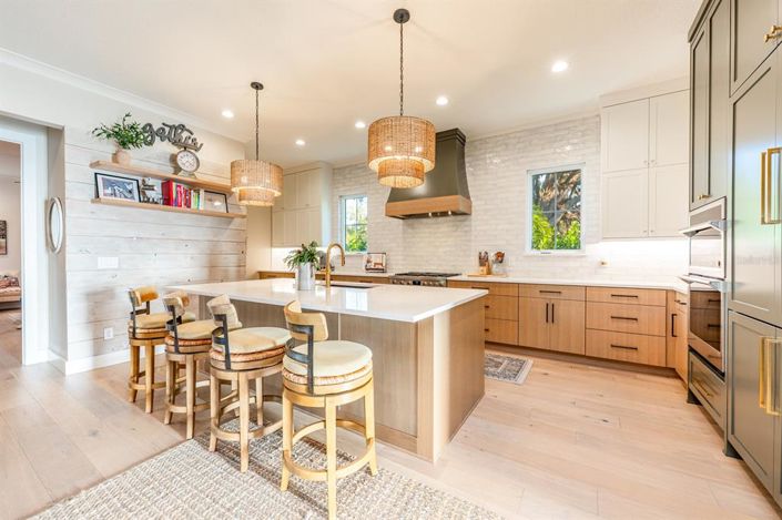 Image No.6-5 Bed House for sale