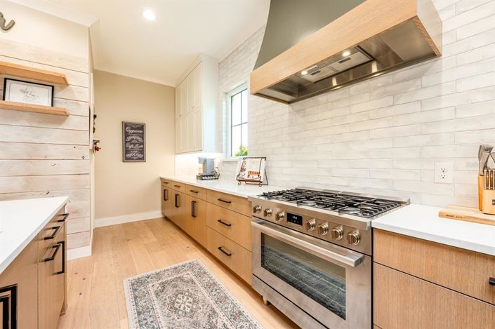 Image No.8-5 Bed House for sale