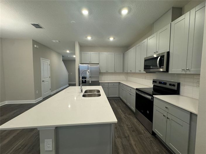 Image No.12-4 Bed Townhouse for sale