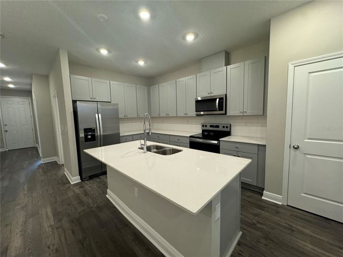 Image No.13-4 Bed Townhouse for sale