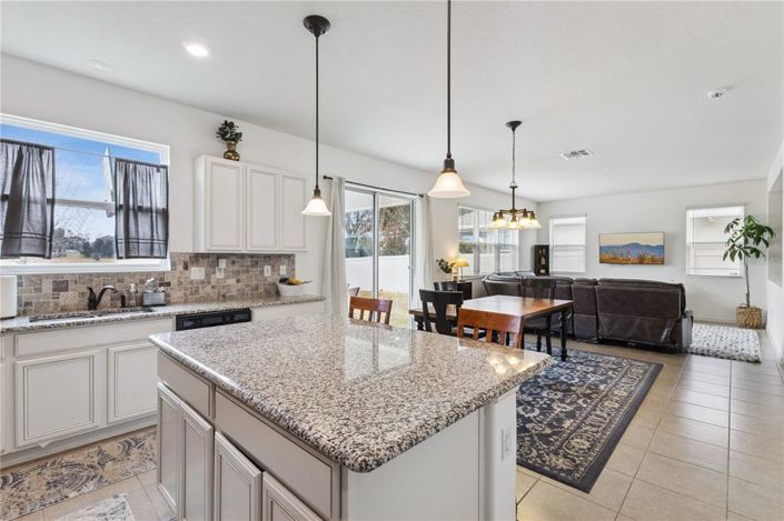 Image No.7-5 Bed House for sale