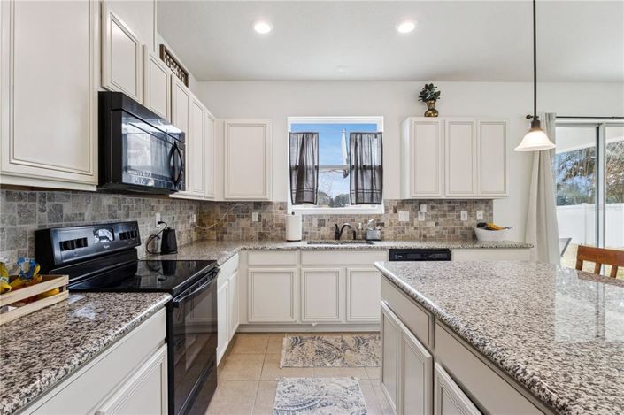 Image No.8-5 Bed House for sale