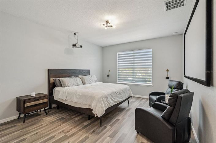 Image No.20-5 Bed House for sale