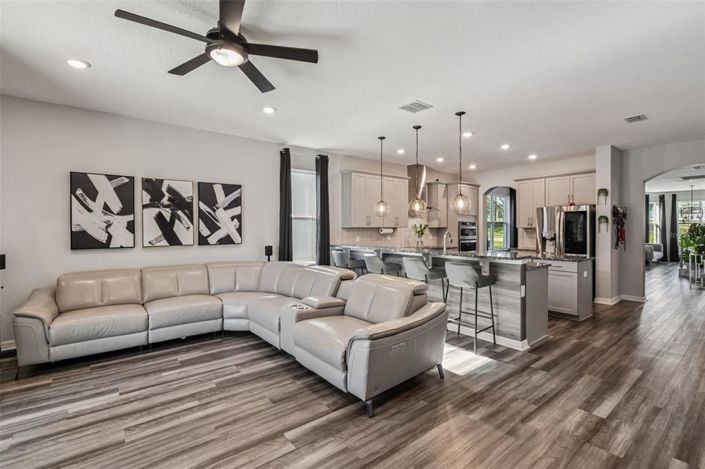 Image No.8-5 Bed House for sale