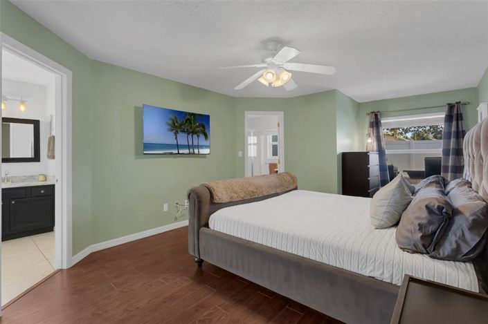 Image No.27-4 Bed House for sale