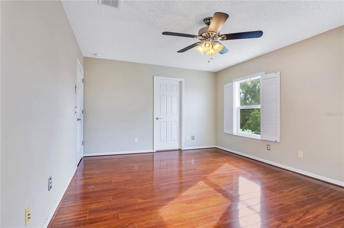 Image No.11-3 Bed House for sale