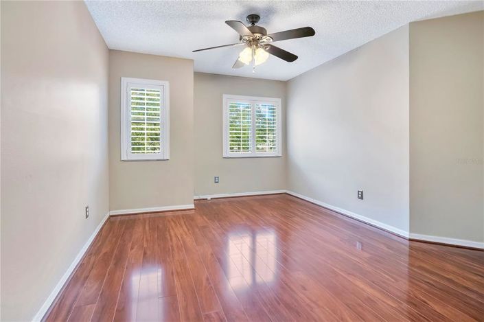 Image No.15-3 Bed House for sale