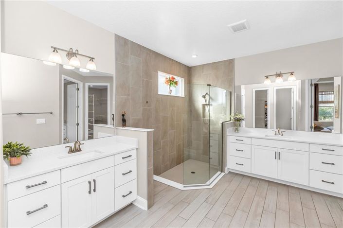 Image No.19-4 Bed House for sale