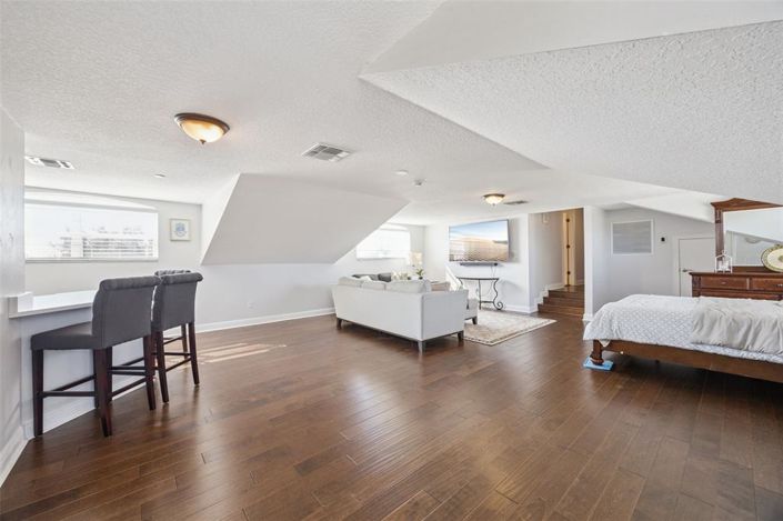 Image No.25-5 Bed House for sale