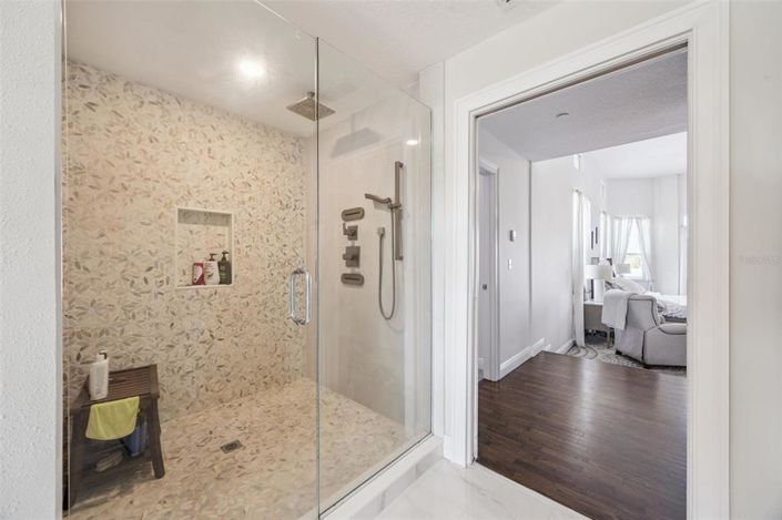 Image No.36-5 Bed House for sale