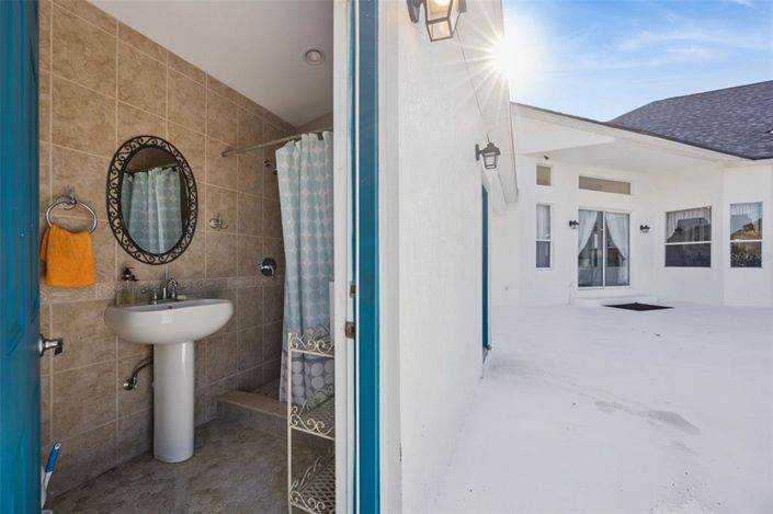 Image No.40-5 Bed House for sale