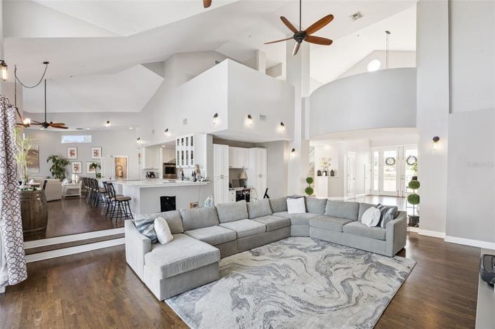 Image No.7-5 Bed House for sale