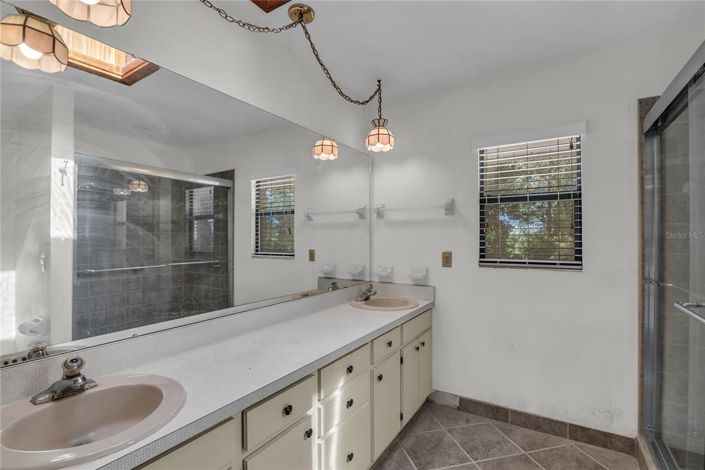 Image No.12-4 Bed House for sale