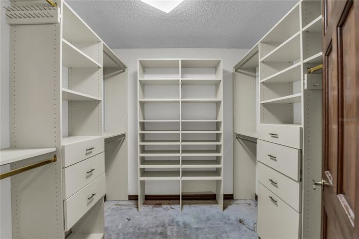 Image No.13-4 Bed House for sale