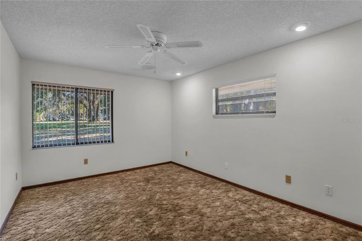 Image No.16-4 Bed House for sale