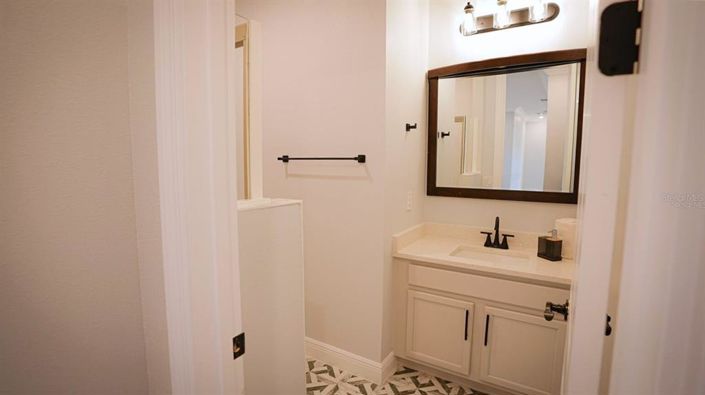 Image No.40-6 Bed House for sale