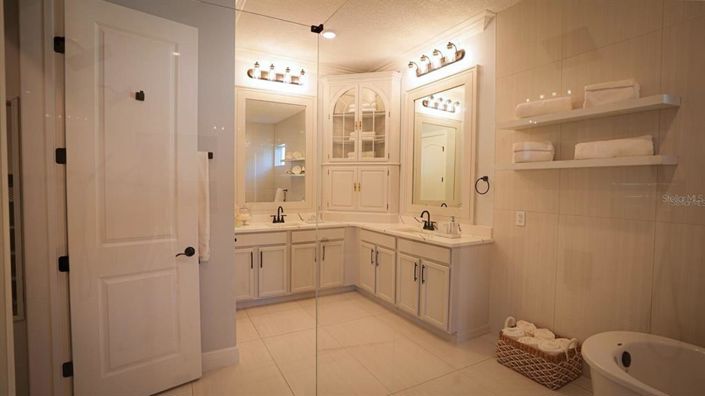 Image No.42-6 Bed House for sale