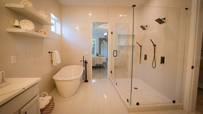 Image No.43-6 Bed House for sale