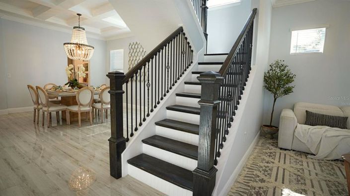 Image No.8-6 Bed House for sale