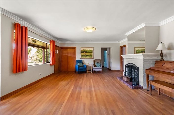 Image No.10-3 Bed House for sale