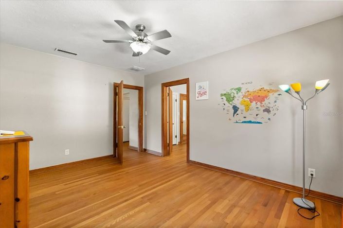 Image No.18-3 Bed House for sale