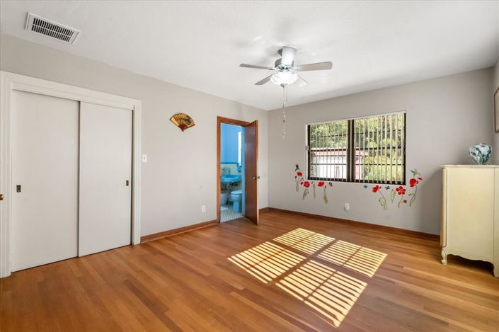 Image No.5-3 Bed House for sale