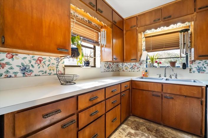 Image No.8-3 Bed House for sale