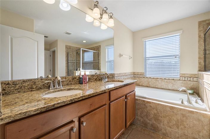 Image No.40-5 Bed House for sale