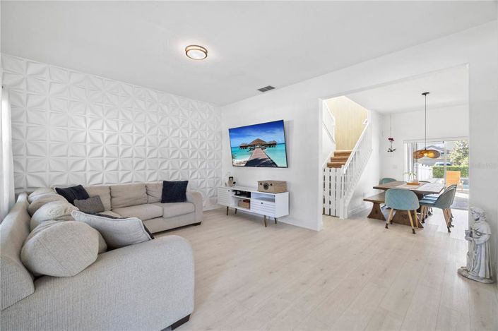 Image No.7-5 Bed House for sale