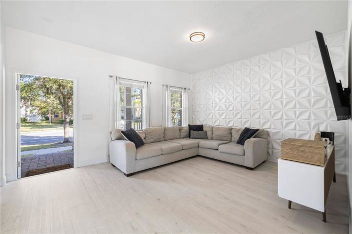 Image No.9-5 Bed House for sale