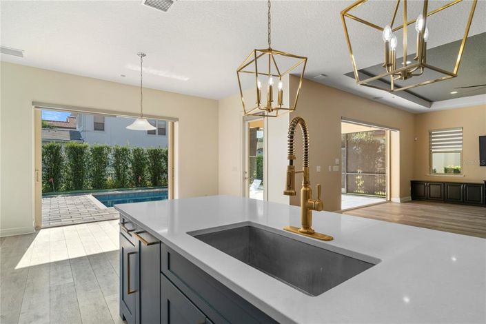 Image No.11-5 Bed House for sale