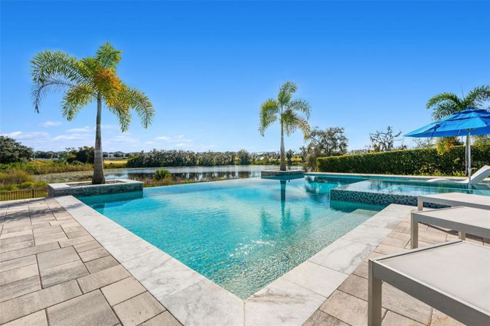 Image No.18-5 Bed House for sale