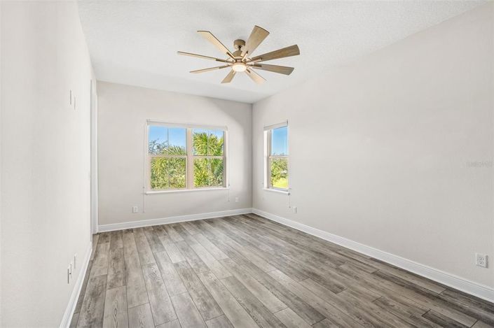 Image No.42-5 Bed House for sale