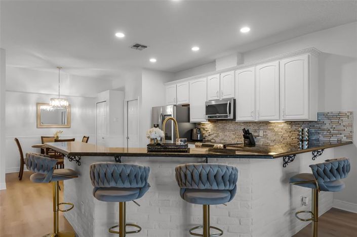 Image No.10-5 Bed House for sale