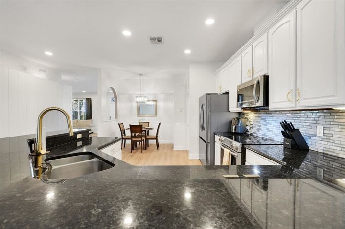 Image No.12-5 Bed House for sale