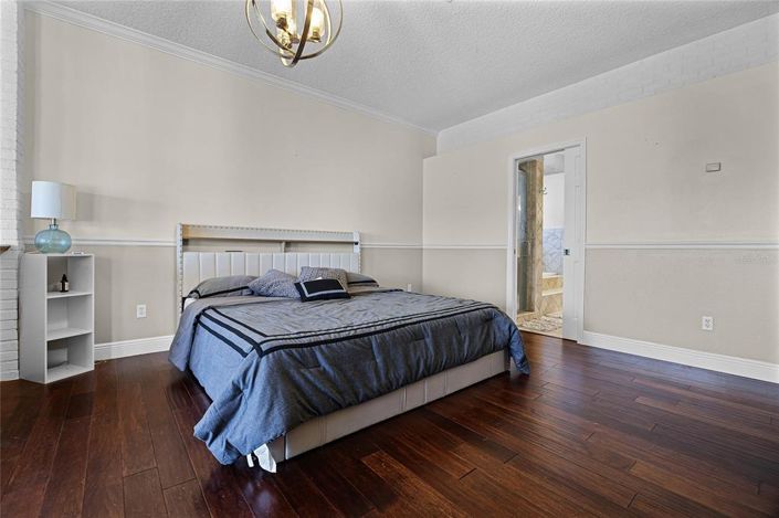 Image No.18-5 Bed House for sale