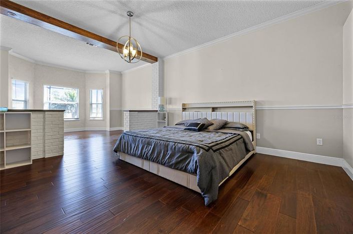 Image No.19-5 Bed House for sale