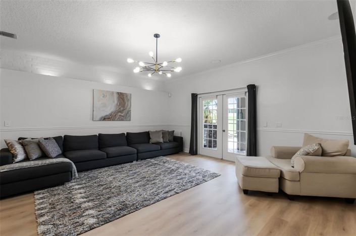 Image No.7-5 Bed House for sale