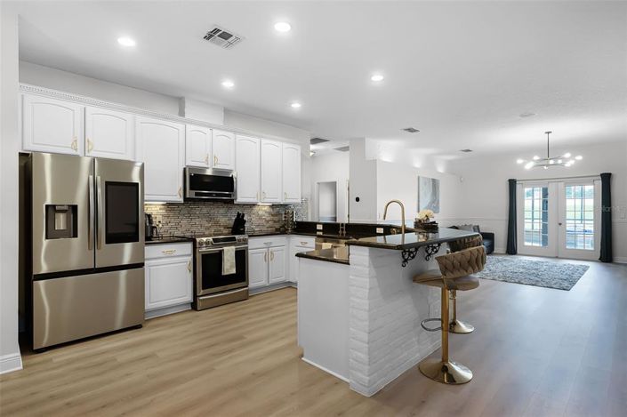 Image No.8-5 Bed House for sale