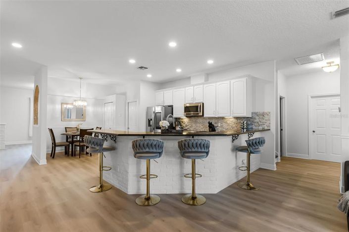 Image No.9-5 Bed House for sale