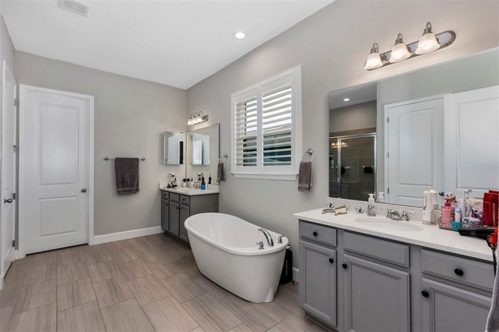 Image No.26-5 Bed House for sale