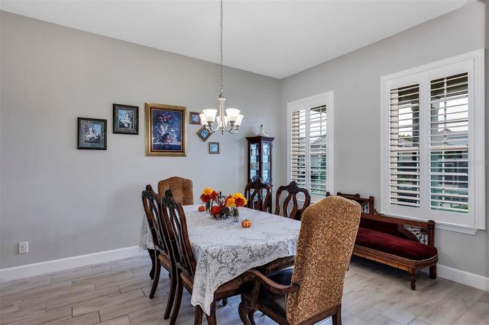 Image No.6-5 Bed House for sale