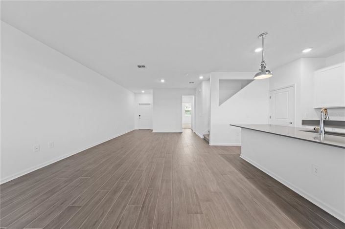 Image No.21-4 Bed Townhouse for sale